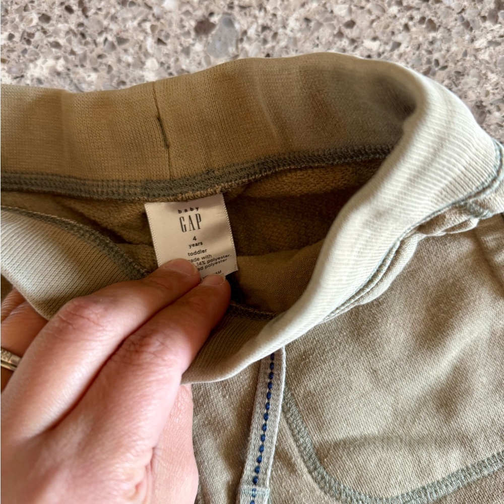 Gap l 2-Piece Set l Hoodie & Joggers l Size: 4(Pants) 5 (Hoodie) - Picture 6 of 9